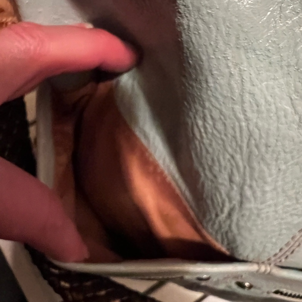 The Sak Leather Shoulder Bag - Picture 9 of 16